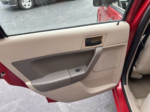 Used 2010 Ford Focus SE image 7