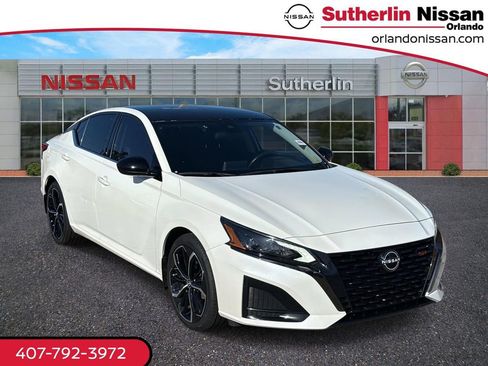 Certified 2023 Nissan Altima 2.5 SR image 1