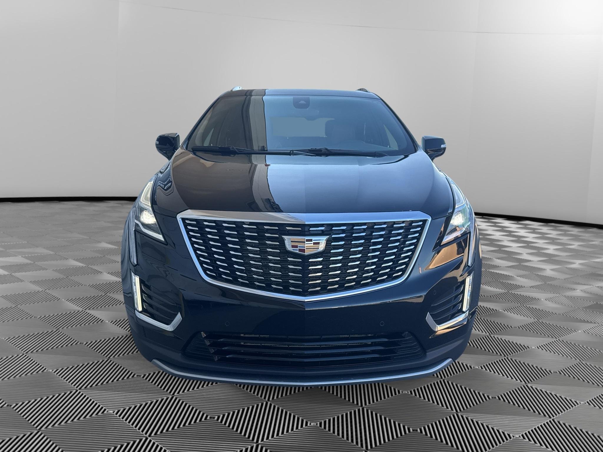 Used 2022 Cadillac XT5 Premium Luxury AWD/4WD image 2