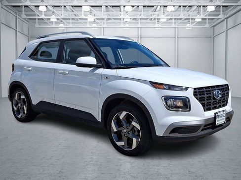 Certified 2025 Hyundai Venue SEL FWD image 3