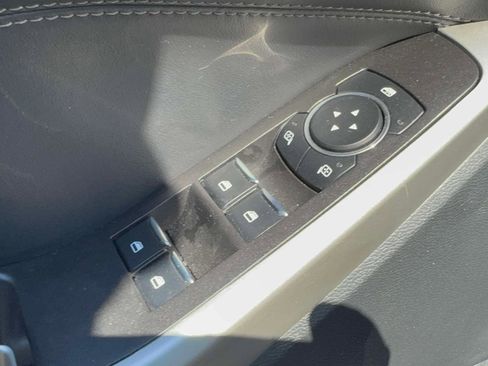 Used 2023 Ford Explorer XLT w/ Equipment Group 202A AWD/4WD image 18