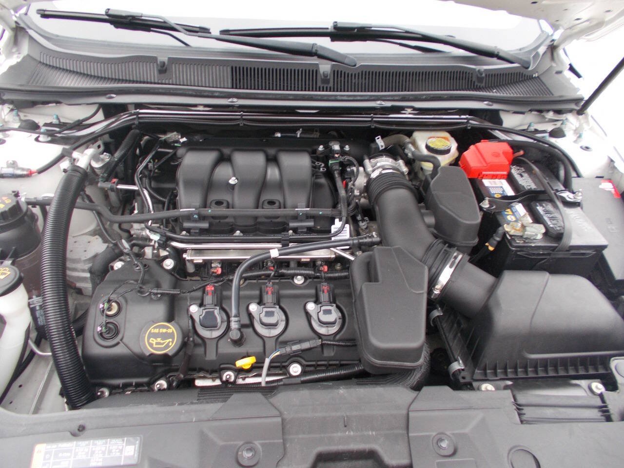 Used 2016 Ford Taurus SE FWD image 10