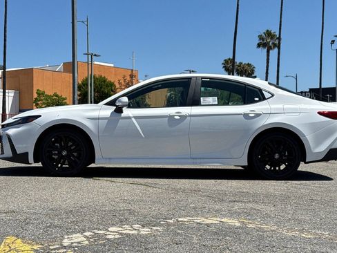 New 2026 Toyota Camry SE FWD image 9