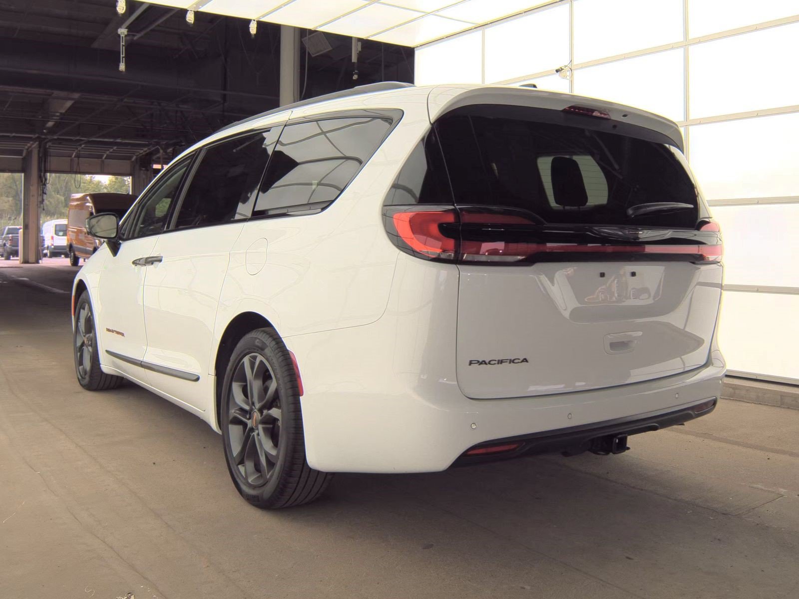 Used 2024 Chrysler Pacifica Touring-L w/ Road Tripper Package FWD image 6
