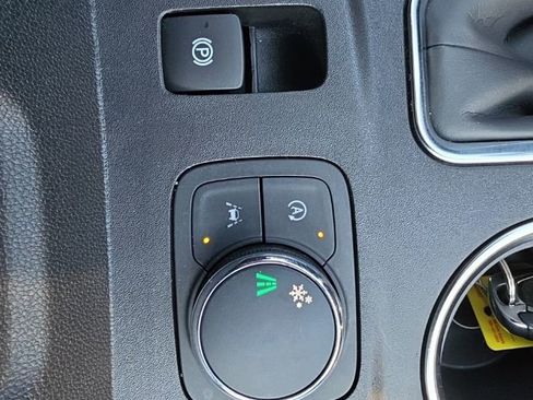 Used 2023 Chevrolet Traverse LT FWD image 22