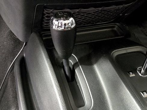 Used 2018 Jeep Wrangler Unlimited Sport S AWD/4WD image 23