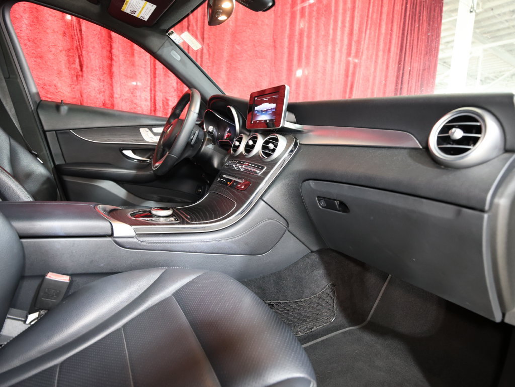 Used 2018 Mercedes-Benz GLC 300 w/ Premium Package image 28