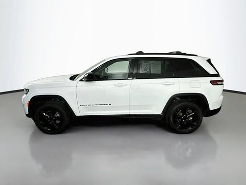 Used 2023 Jeep Grand Cherokee Altitude AWD/4WD image 4