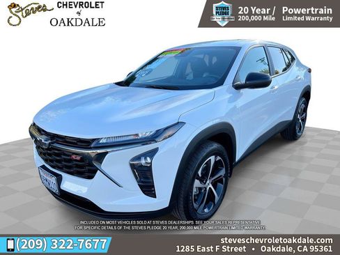 Certified 2025 Chevrolet Trax RS w/ Sunroof Package image 1