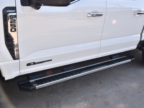 Used 2024 Ford F250 Lariat w/ Chrome Package image 37