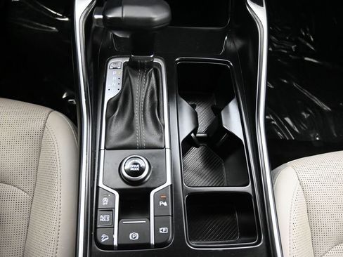 Certified 2025 Kia Sorento S w/ Panoramic Sunroof Package FWD image 17