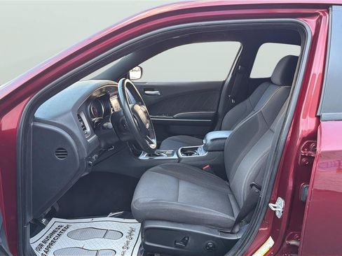 Used 2019 Dodge Charger SXT RWD image 11