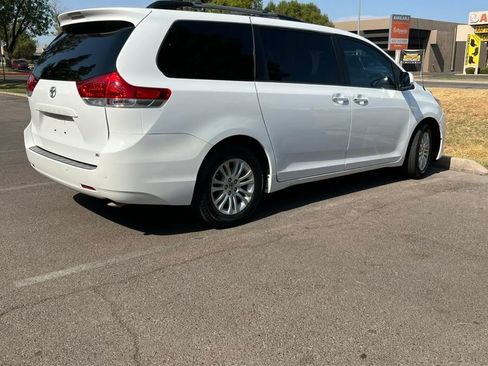 Used 2014 Toyota Sienna XLE FWD image 4