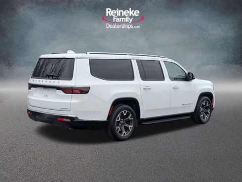 Used 2023 Jeep Wagoneer L Series III w/ Preferred Equipment Group image 5