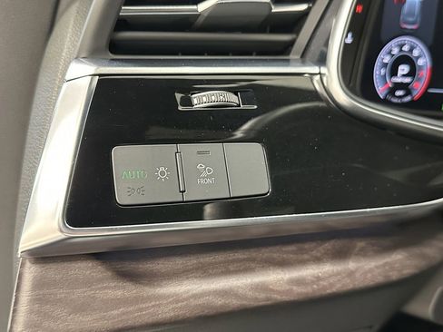 Used 2019 Audi Q8 Premium image 34