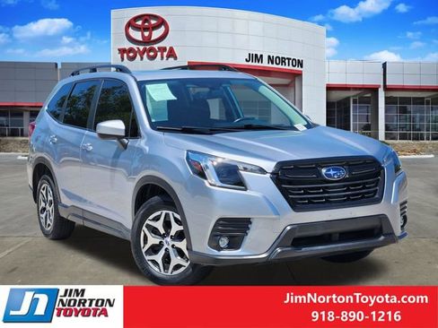 Used 2024 Subaru Forester Premium AWD/4WD image 2