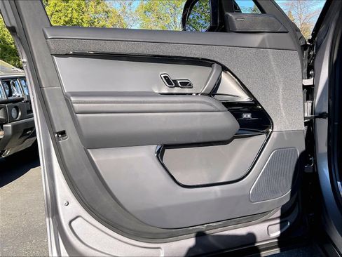 Used 2025 Land Rover Range Rover Sport S image 25