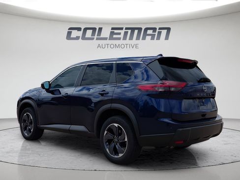 Used 2024 Nissan Rogue SV FWD image 3