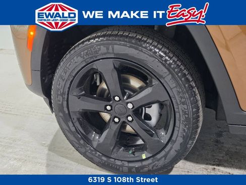 New 2026 Jeep Grand Cherokee Limited AWD/4WD image 17