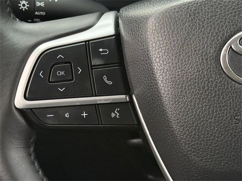 Used 2025 Toyota Grand Highlander AWD image 13