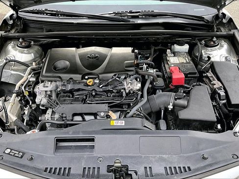 Used 2021 Toyota Camry LE image 28