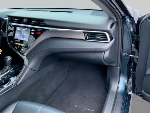 Used 2018 Toyota Camry SE FWD image 18