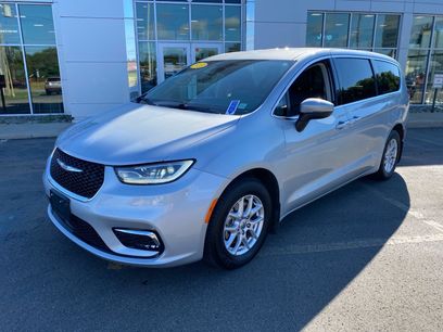 Used 2023 Chrysler Pacifica Touring-L