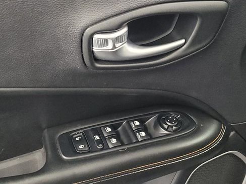Used 2018 Jeep Compass Latitude FWD image 27