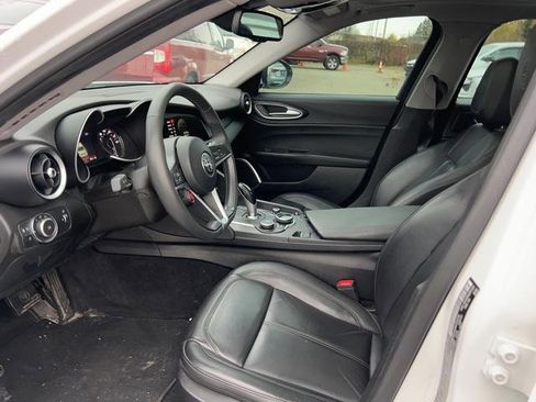 Used 2019 Alfa Romeo Giulia Sprint w/ Cold Weather Package image 17