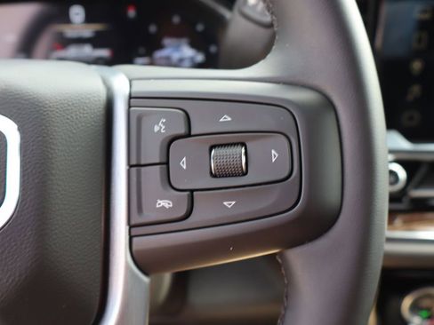 Used 2023 GMC Sierra 1500 Elevation image 17