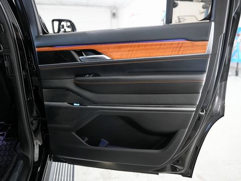 Used 2022 Jeep Grand Wagoneer Series III w/ Rear Seat Video Group 1 AWD/4WD image 46