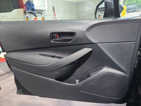 Used 2025 Toyota Corolla LE FWD image 27