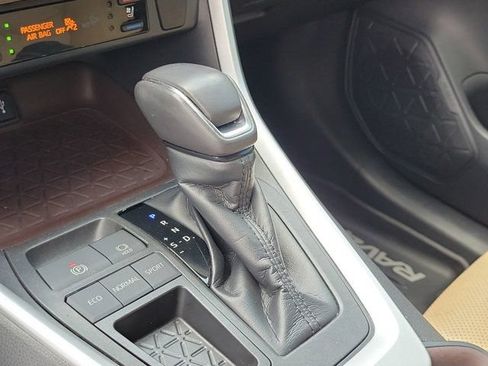 Used 2019 Toyota RAV4 Limited w/ Cold Weather Package FWD image 25