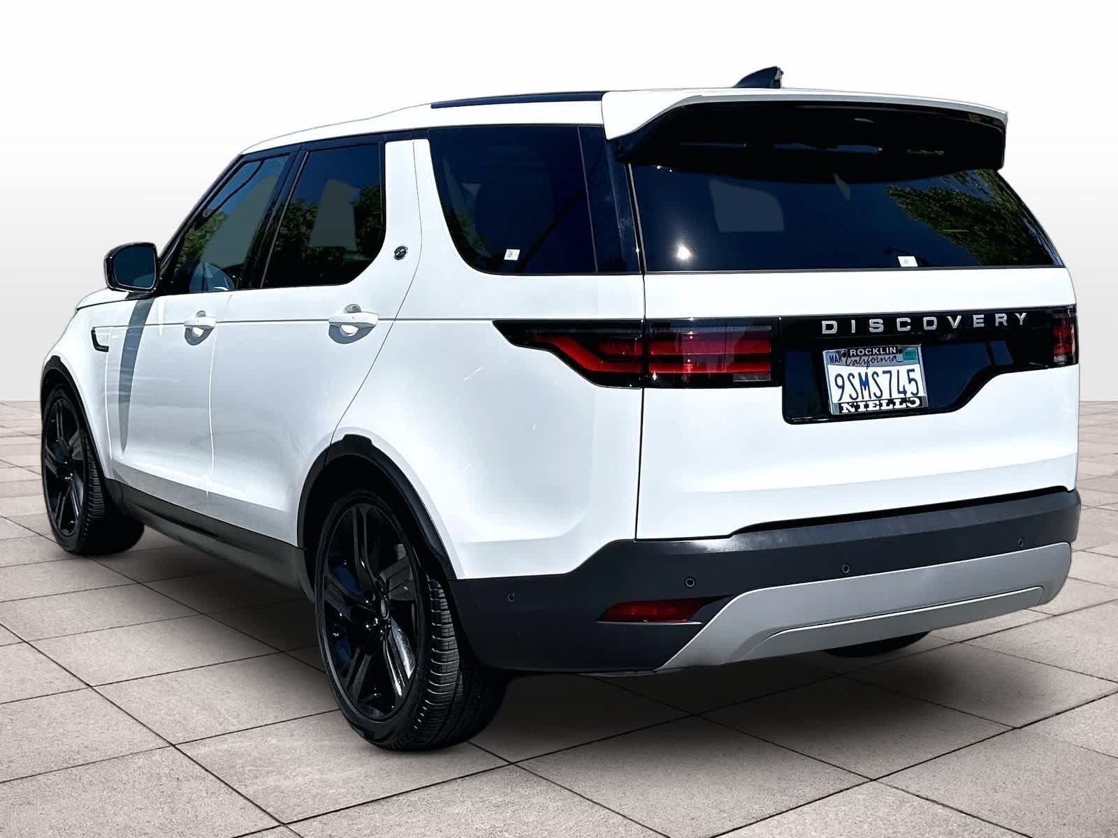 Used 2025 Land Rover Discovery S AWD/4WD image 12