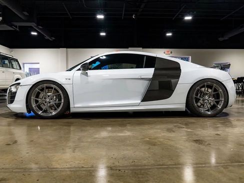 Used 2012 Audi R8 V10 image 5