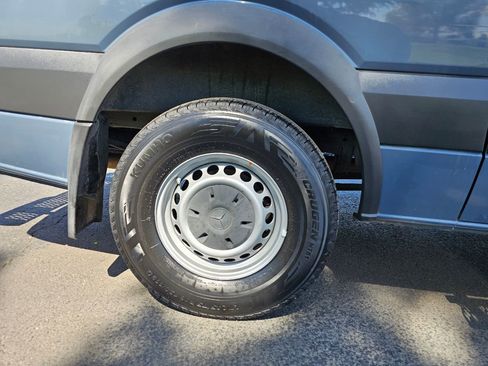 Used 2018 Mercedes-Benz Sprinter 2500 image 13