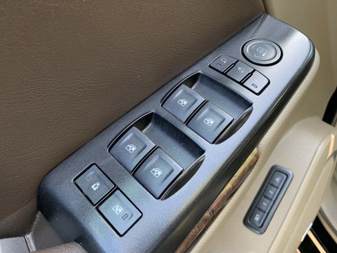 Used 2017 Chevrolet Tahoe LT w/ Luxury Package RWD image 15