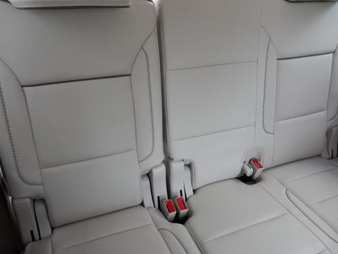 Used 2023 GMC Yukon Denali w/ Advanced Technology Package AWD/4WD image 39