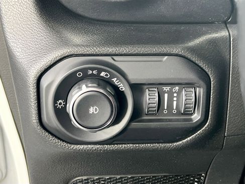 Used 2022 Jeep Wrangler Unlimited Sahara image 10