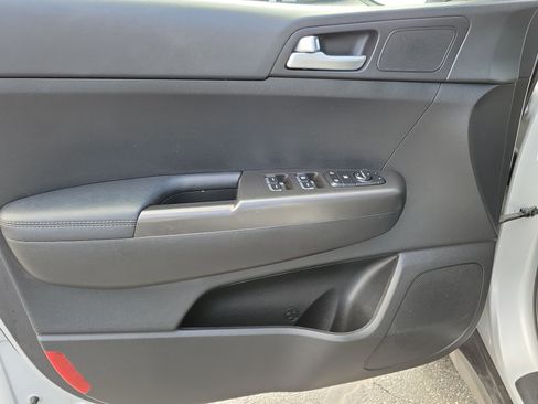 Used 2021 Kia Sportage LX image 17