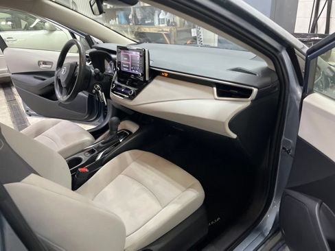 Used 2021 Toyota Corolla LE w/ Carpet Mat Package (TMS) FWD image 25