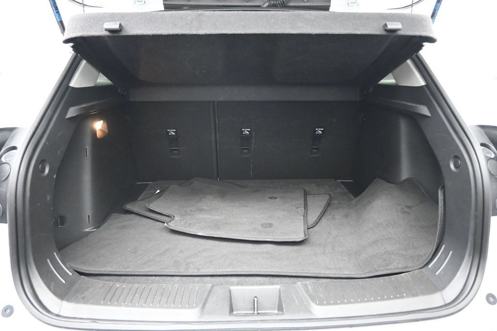 Used 2025 Chevrolet Trax LT w/ LT Convenience Package FWD image 29