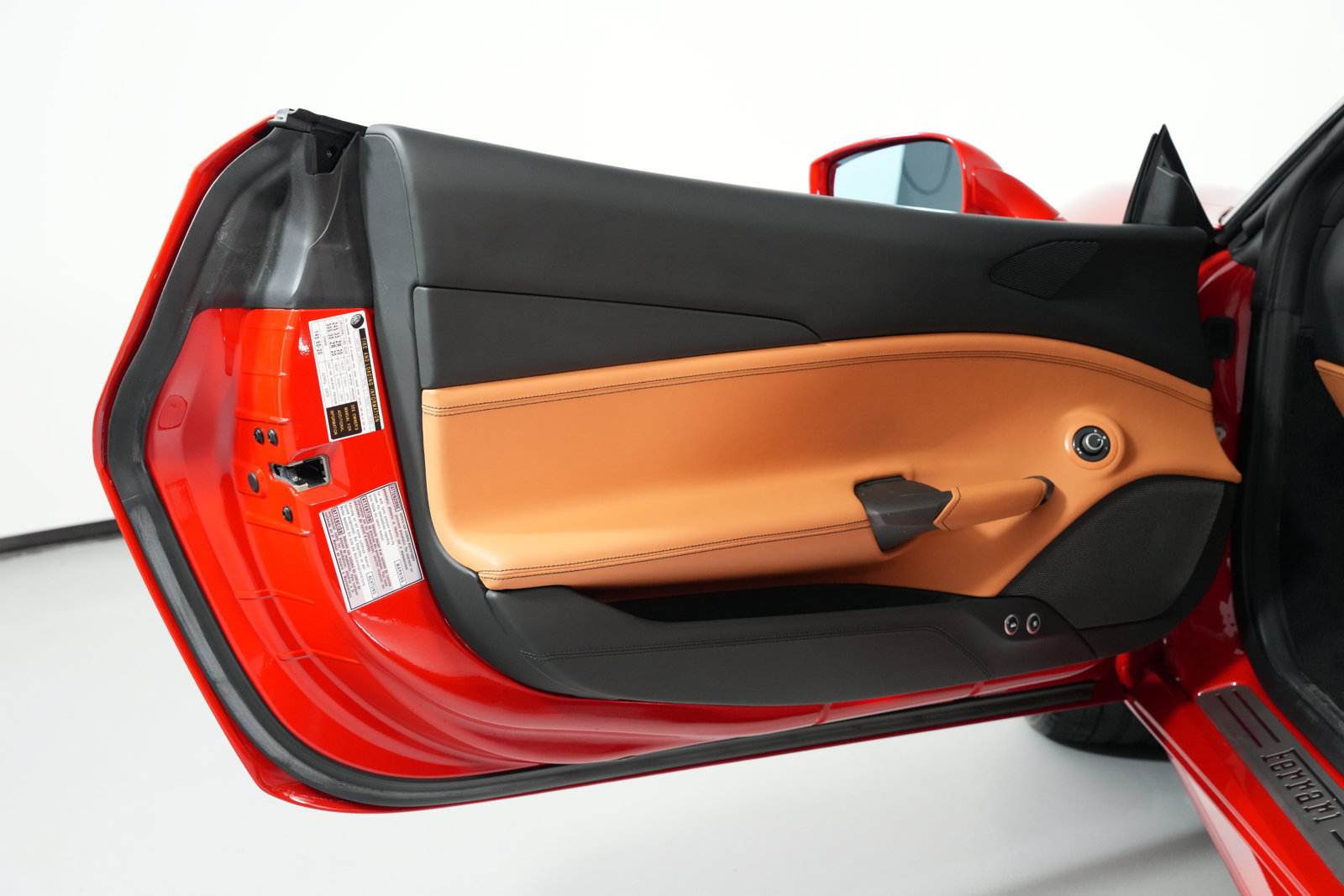 Used 2016 Ferrari 488 GTB RWD image 19