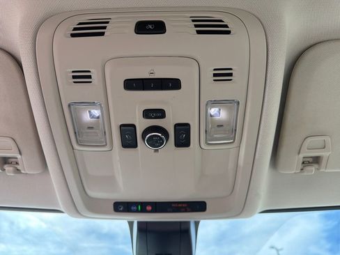 Used 2021 GMC Yukon Denali w/ Advanced Technology Package image 18