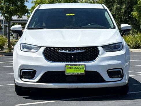 Used 2023 Chrysler Pacifica Touring-L FWD image 7