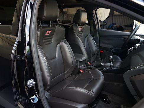 Used 2018 Ford Focus ST w/ Equipment Group 402A image 4