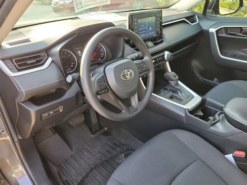 Used 2021 Toyota RAV4 LE image 15