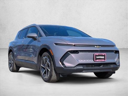 New 2026 Chevrolet Equinox EV LT image 3