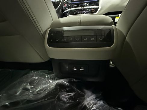 New 2026 Nissan Pathfinder SL w/ SL Premium Package (P04) FWD image 32