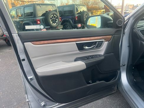 Used 2018 Honda CR-V Touring image 12